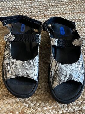Wolky Black Sandals with Gray Patterned Upper